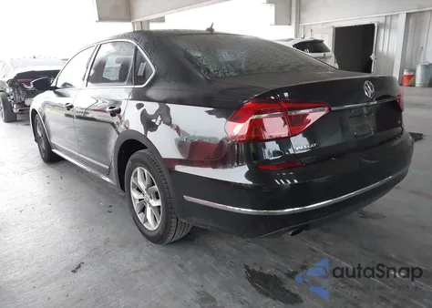 2017 Volkswagen Passat 1.8T S z USA, uszkodzony, nr VIN 1VWAT7A31HC077853